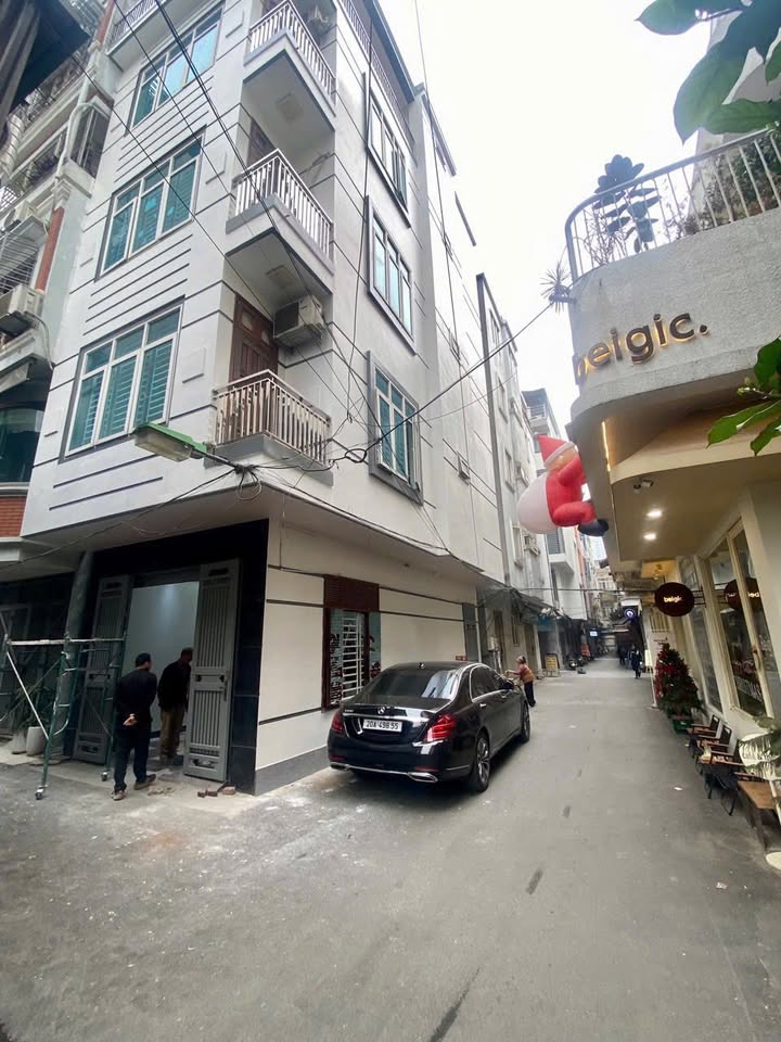 Nhà đẹp Cầu Giấy 55m² giá 14.3 tỷ - Đón Tết sang trọng!