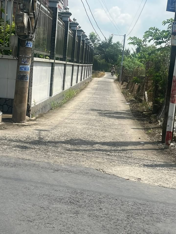 Nhà cấp 4 tại Tân Trung, Củ Chi 185m² giá 950 triệu - Mới xây dựng 90%!