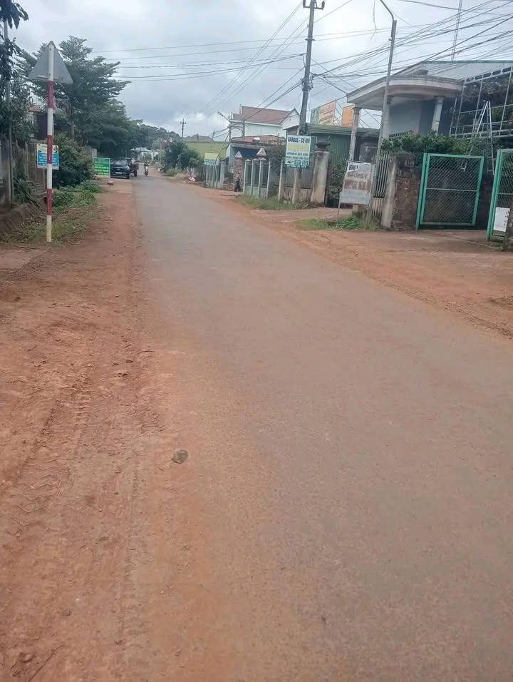 Nhà mặt tiền thôn 3, xã Ea Nam, huyện Ea H'Leo 400m² giá 2.6 tỷ - Gần trường và chợ!