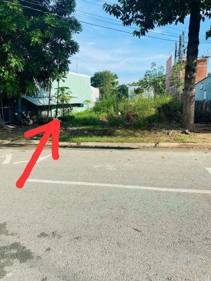 Đất nền KDC Hoàng Long Bến Lức 110m² giá 3.5 tỷ - Sổ hồng chính chủ, xây nền sẵn!