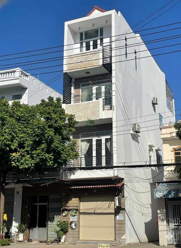 Nhà mặt tiền Dã Tượng Nha Trang 100m² giá 15 triệu - Kinh doanh sầm uất gần biển!