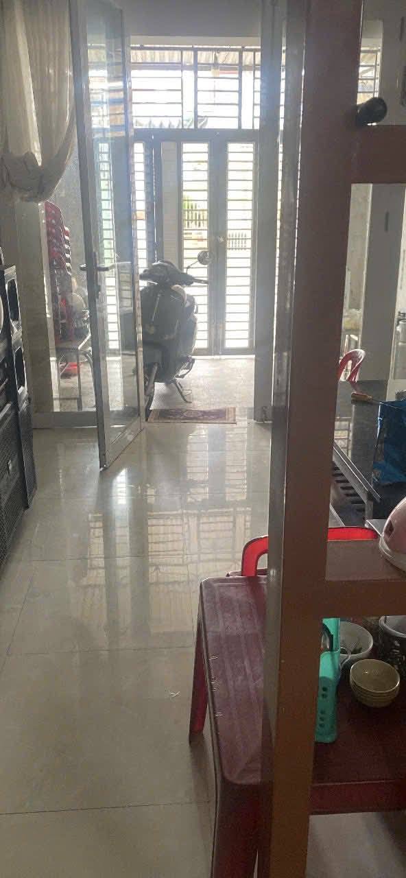 Nhà mặt tiền Diên Toàn, Diên Khánh 2 tầng cho thuê giá 400 triệu - Kinh doanh thuận lợi!