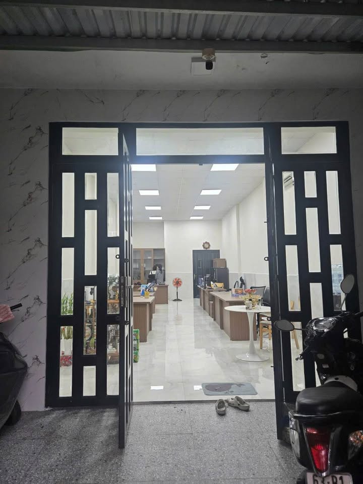 Nhà mặt tiền Họ Lê, Phú Thọ Hoà 100m² giá 15 triệu - Phù hợp làm văn phòng, kho bán hàng!