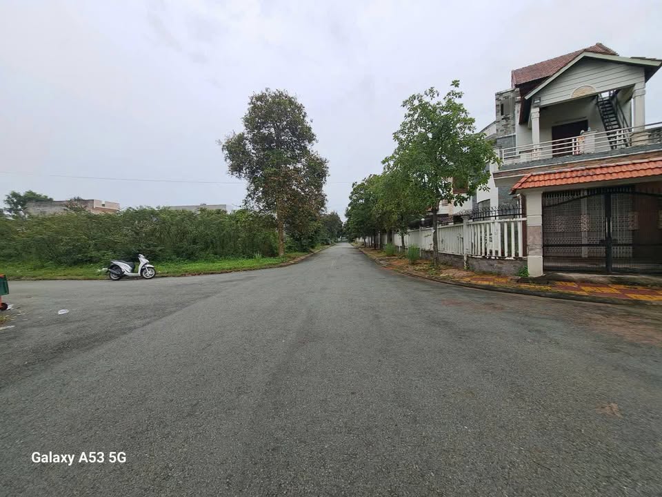 Đất nền KDC Hoàng Long, Bến Lức 119m² giá 3 tỷ - Lô gốc 2 mặt tiền đường!