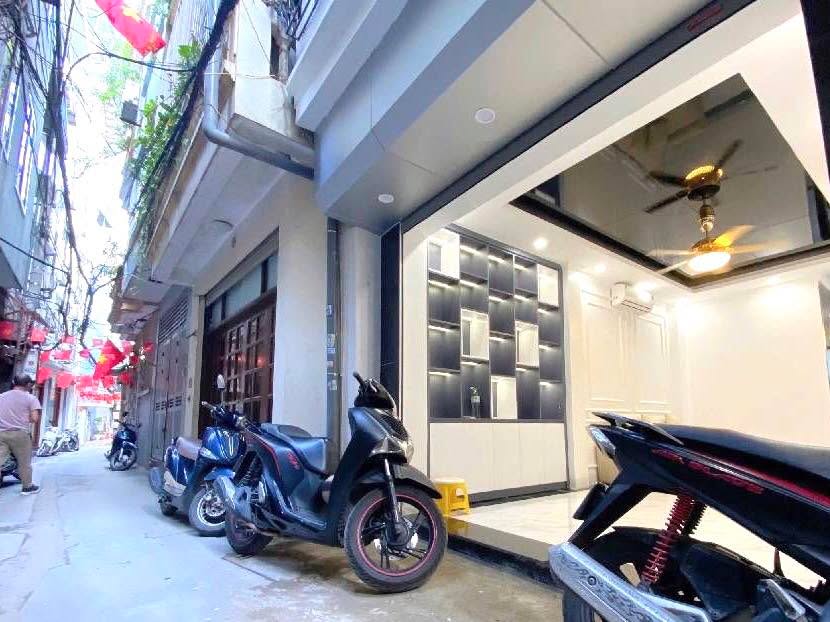 Nhà 5 tầng Khương Trung 36m² giá 11 tỷ - Hiếm có khó tìm!