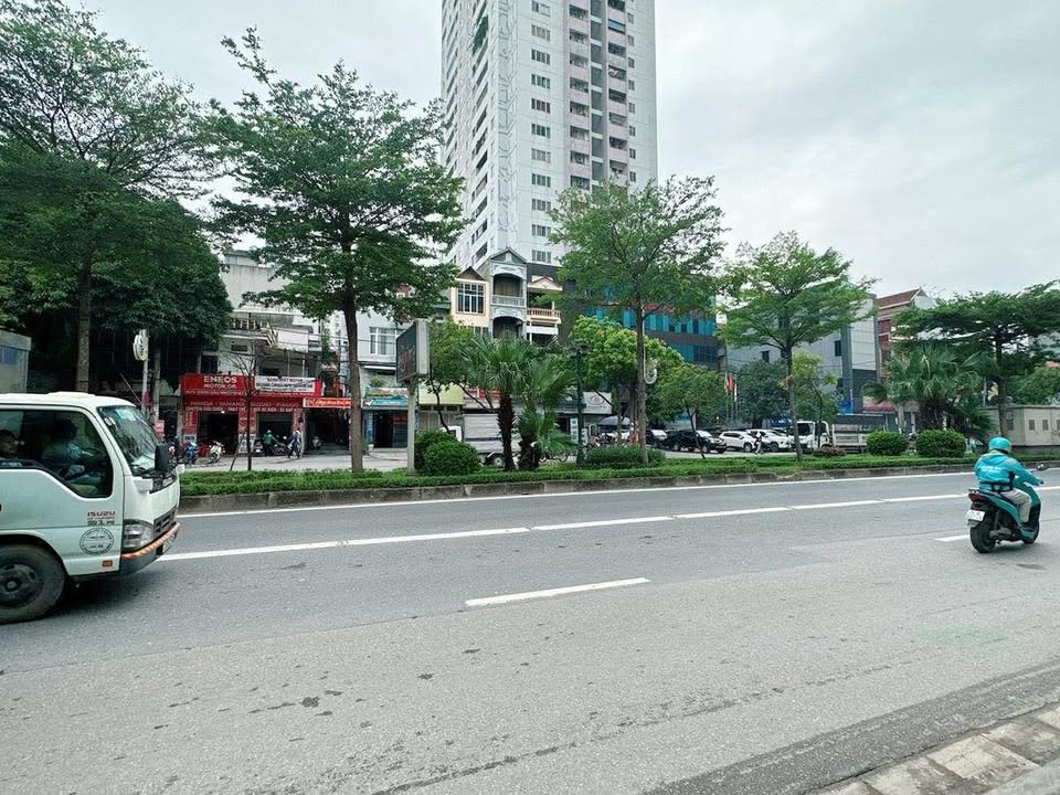 Mặt phố Lê Trọng Tấn Hà Đông 170m² giá 63 tỷ - Kinh doanh sầm uất, mặt tiền khủng!