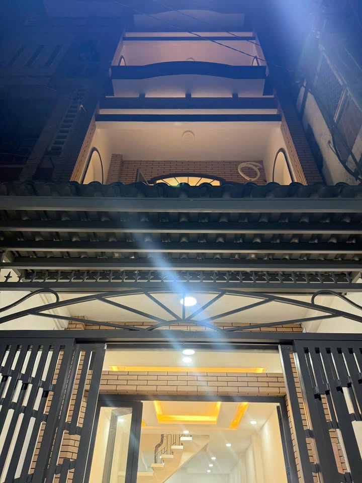 Nhà bán Lanh Bình Thăng, Quận 11, 46m² - Vị trí hẻm thông rộng rãi!