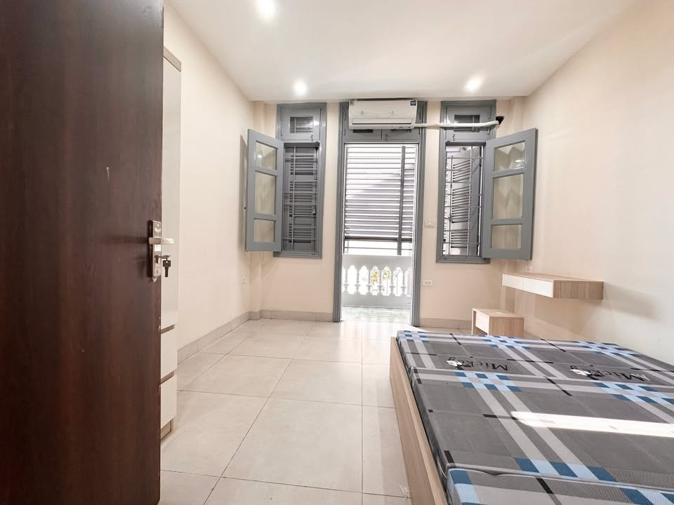 Căn hộ cho thuê Ngõ 39 Pháo Đài Láng 50m² - Ban công thoáng sáng, nội thất đầy đủ!