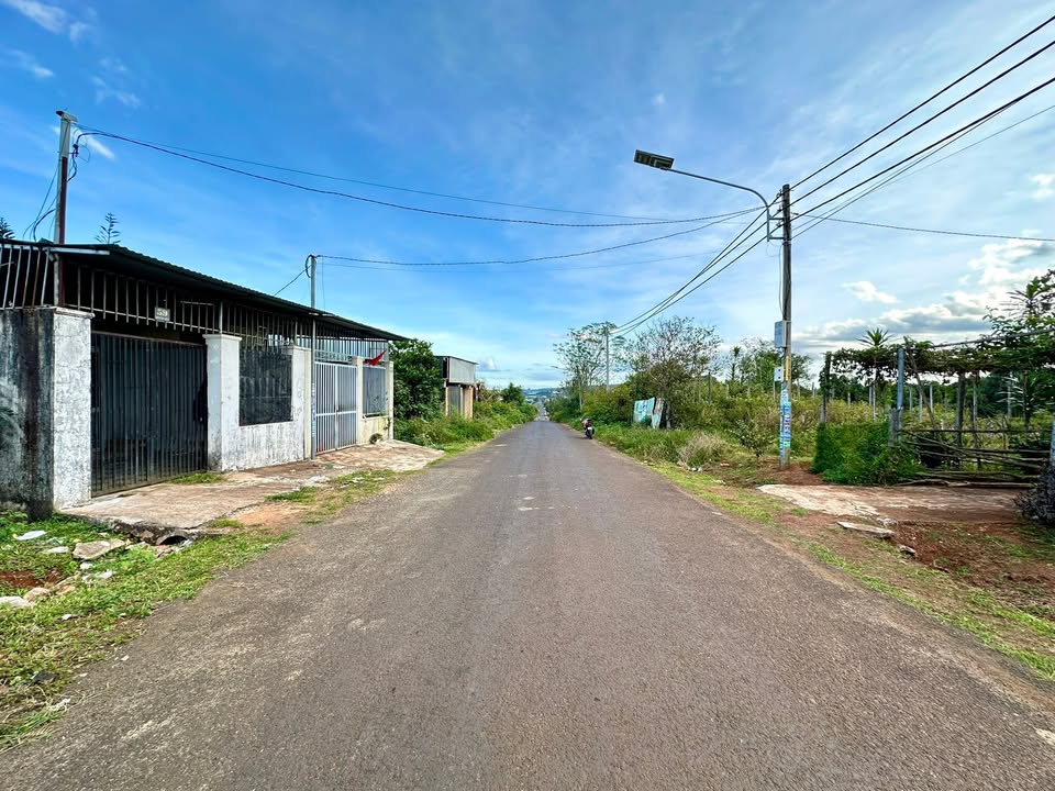 Bán gấp FrontHouse mặt tiền Nguyễn Siêu, Pleiku 192.5m² chỉ 1.2 tỷ - Vị trí đắc địa!