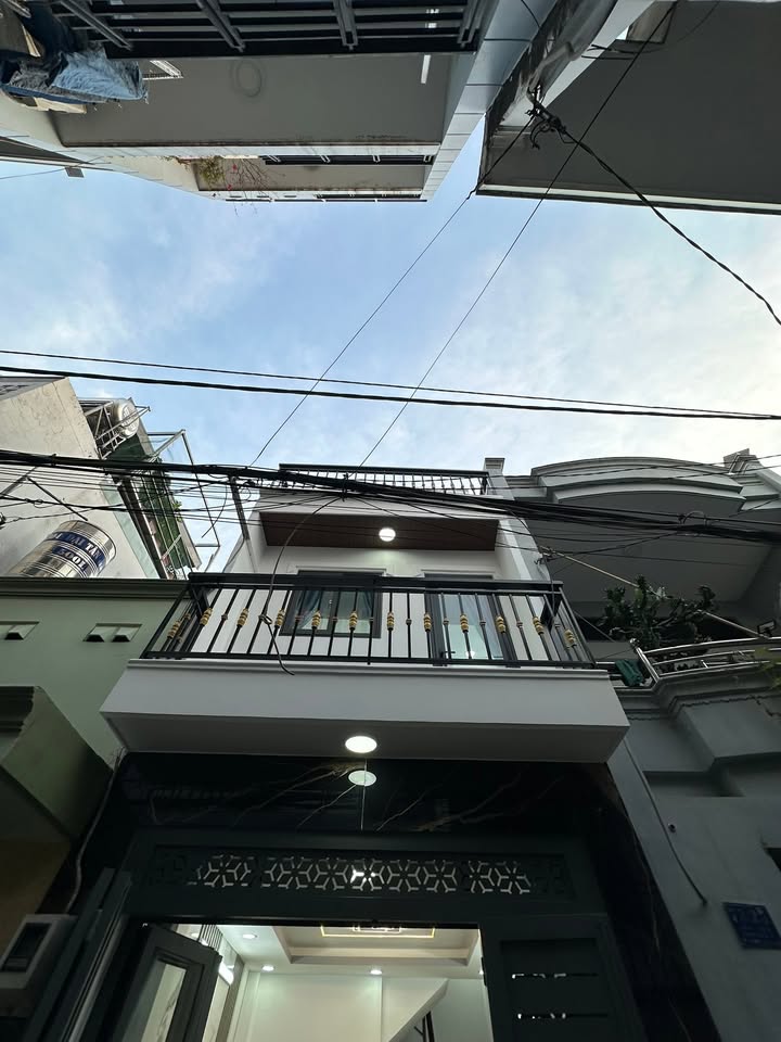 Nhà 3 tầng 5PN tại Bình Tân - Giá 3,75 tỷ - Ô tô đỗ cửa, sẵn sàng ở ngay!