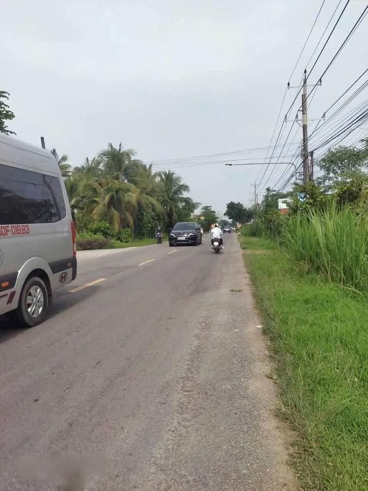 Đất vườn trồng dừa ta 3.827m² tại An Hội, Vĩnh Long - Gần kênh lớn, giá chỉ 2.7 tỷ!