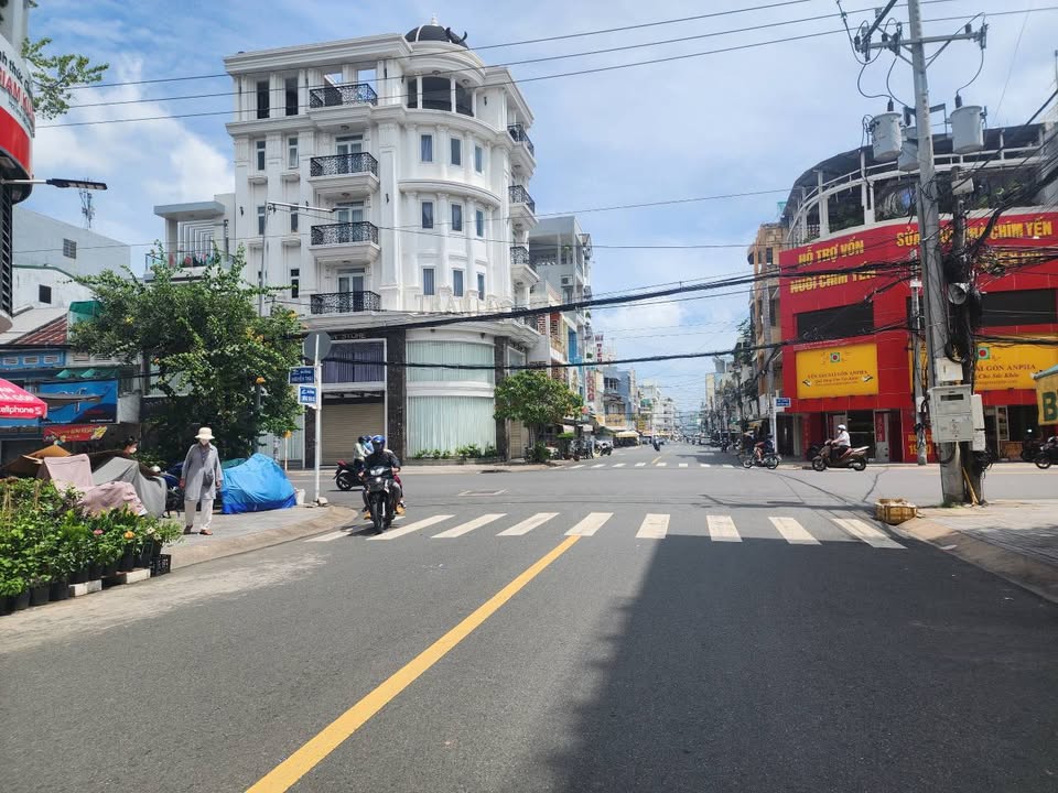 Nhà cho thuê đường Lương Cù, Mỹ Long, 5 tầng, giá 15 triệu/tháng - Không thể bỏ lỡ!