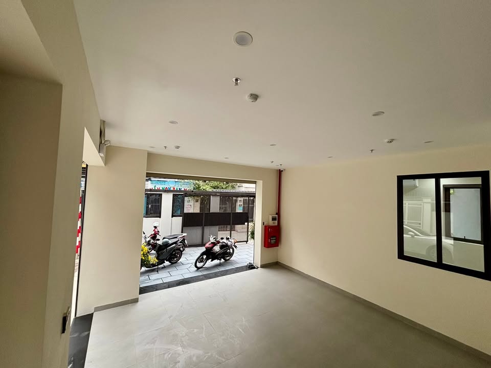 Mặt bằng kinh doanh cho thuê đầu ngõ 28 Tứ Liên, quận Tây Hồ - Giá chỉ 10 triệu/tháng!