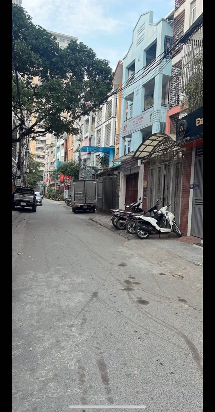 Nhà thô liền kề Nguyễn Khuyến, Văn Quán 80m² giá 20 tỷ - Tự do sáng tạo không gian sống!