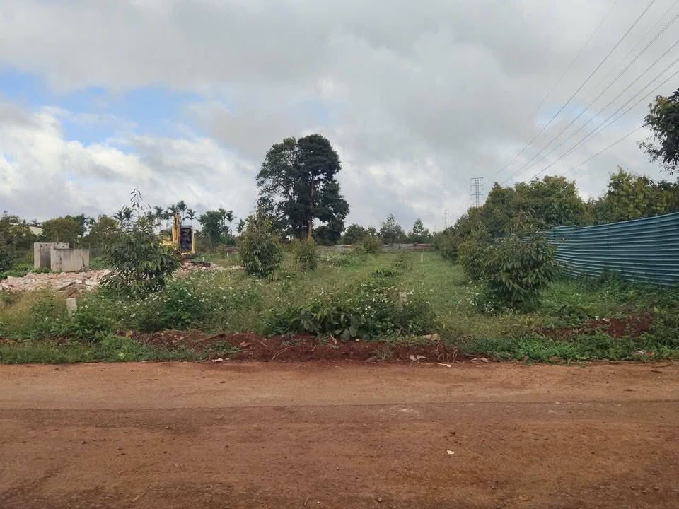 Đất nền Pơng Drang 325m² giá 1.4 tỷ - Khu dân cư đông đúc, tiện nghi!