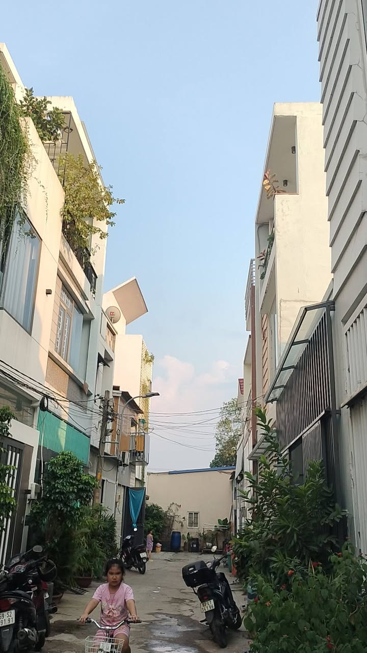 Nhà 2 tầng Linh Xuân 52m² giá 4,2 tỷ - Hẻm xe tải, sẵn sàng ở ngay!