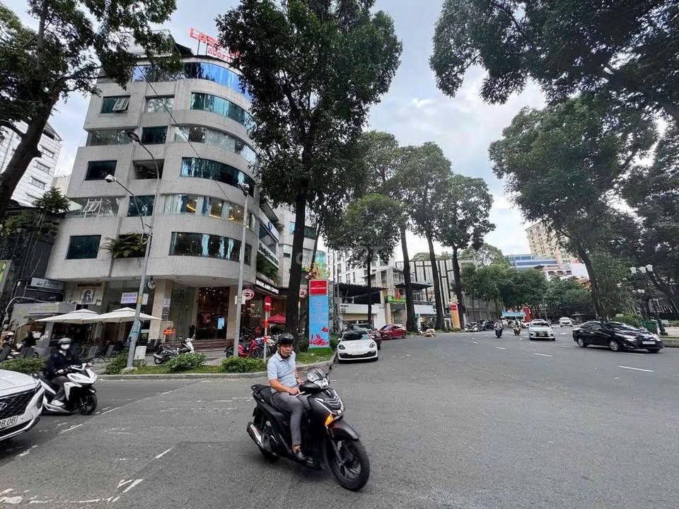 Nhà góc 2 mặt tiền Công Trường Quốc Tế, Quận 3 - Diện tích 366m² giá 1.2 tỷ - Cơ hội đầu tư tuyệt vời!