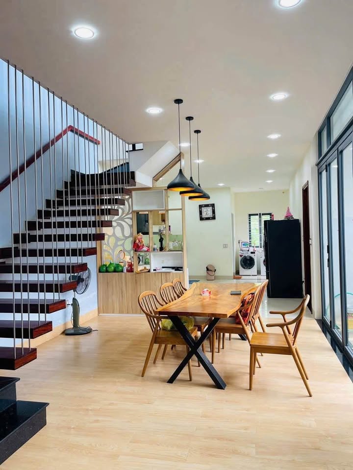 Nhà 3 tầng Phú Thượng 170m² giá 4 tỷ - Kiến trúc hiện đại, full nội thất!