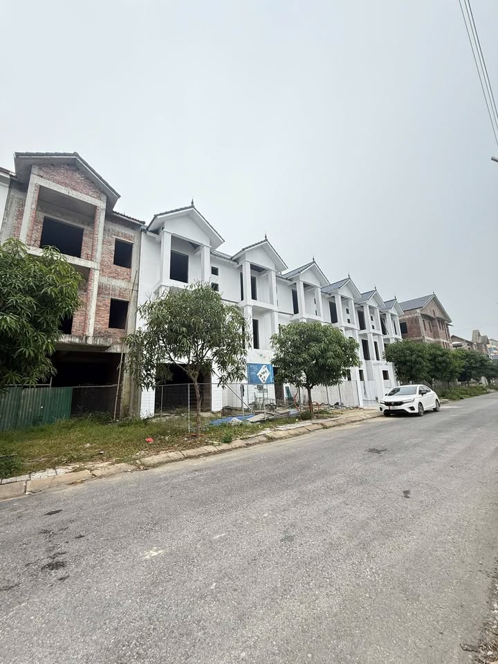 Nhà phố khu đô thị Yên Hoà, Vinh 120m² giá 7.8 tỷ - Đối diện công viên xanh