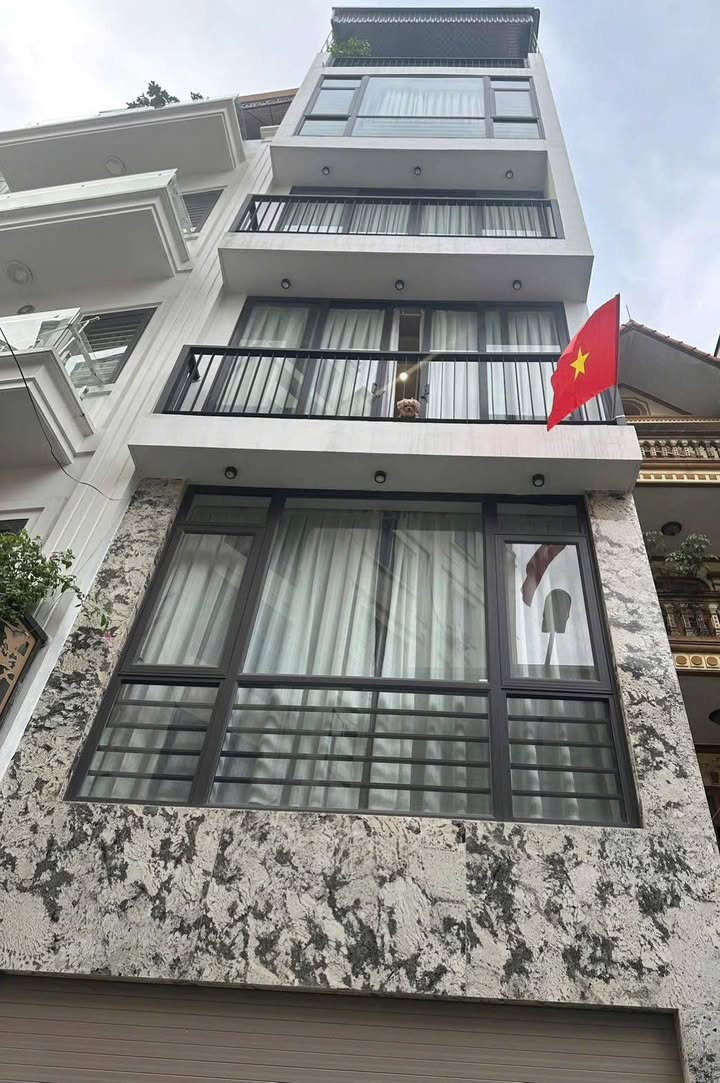 Nhà 6 Tầng Ngõ 23 Xuân La 42m² giá thỏa thuận - Vị trí đắc địa gần Hồ Tây!