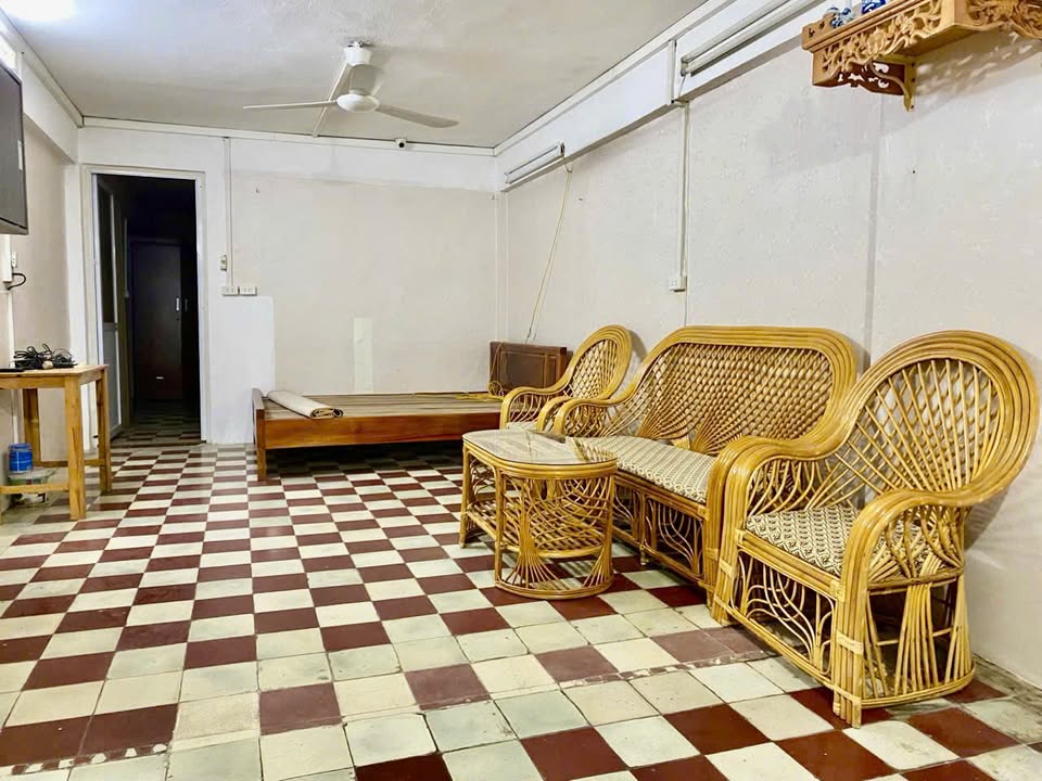 Cho thuê nhà Tập Thể Cát Linh, Đống Đa 50m² giá 6.5 triệu - Tiện nghi đầy đủ, giao thông thuận lợi!