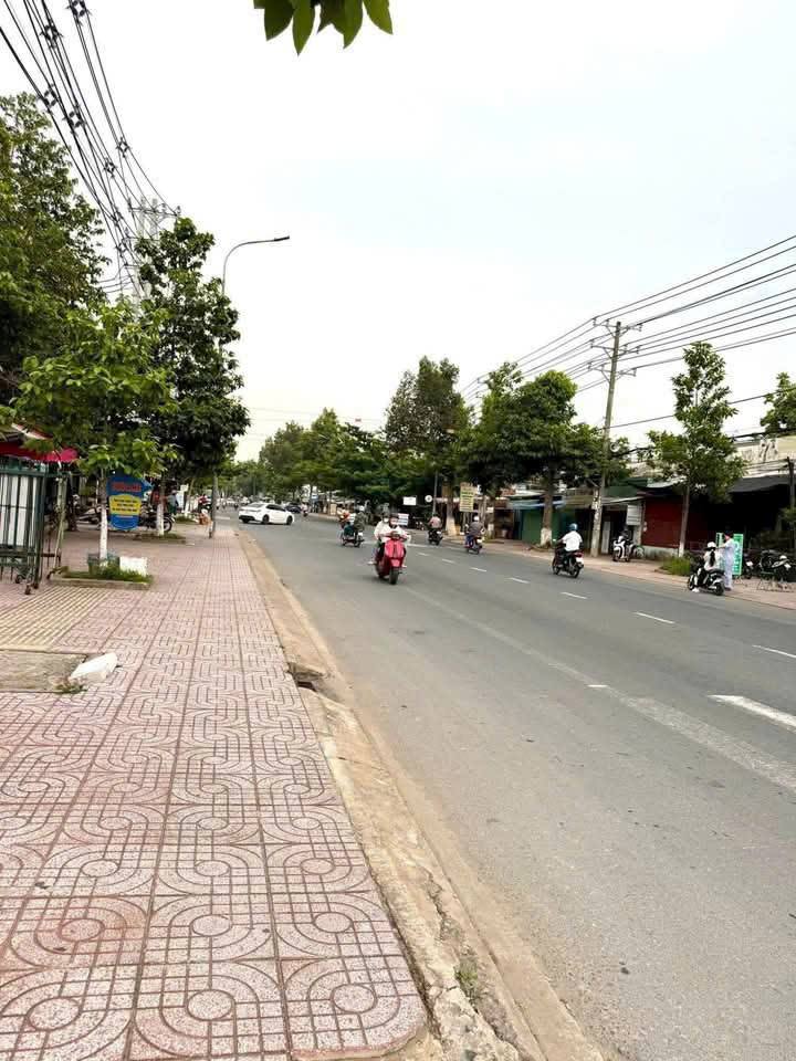 Nhà cấp 4 mặt tiền Đinh Tiên Hoàng, Vĩnh Long 291.4m² giá 9 tỷ - Đầu tư kinh doanh sinh lời!