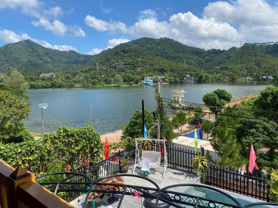 Bán gấp villa Minh Phú Sóc Sơn 1000m² - View hồ đẹp, giá thỏa thuận!