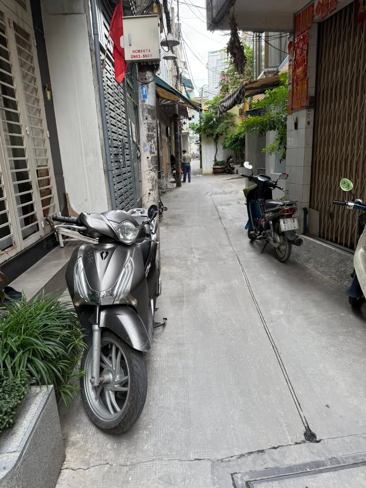 Nhà phố Huỳnh Văn Bánh, Phú Nhuận 102m² giá 9.9 tỷ - 3 mặt thoáng, gần siêu thị!