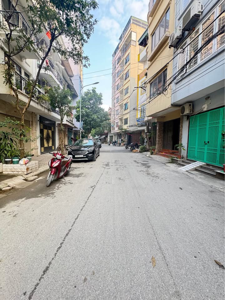 Bán nhà mặt ngõ Yên Xá 35m² giá 11 tỷ - Ô tô tránh, kinh doanh sầm uất!