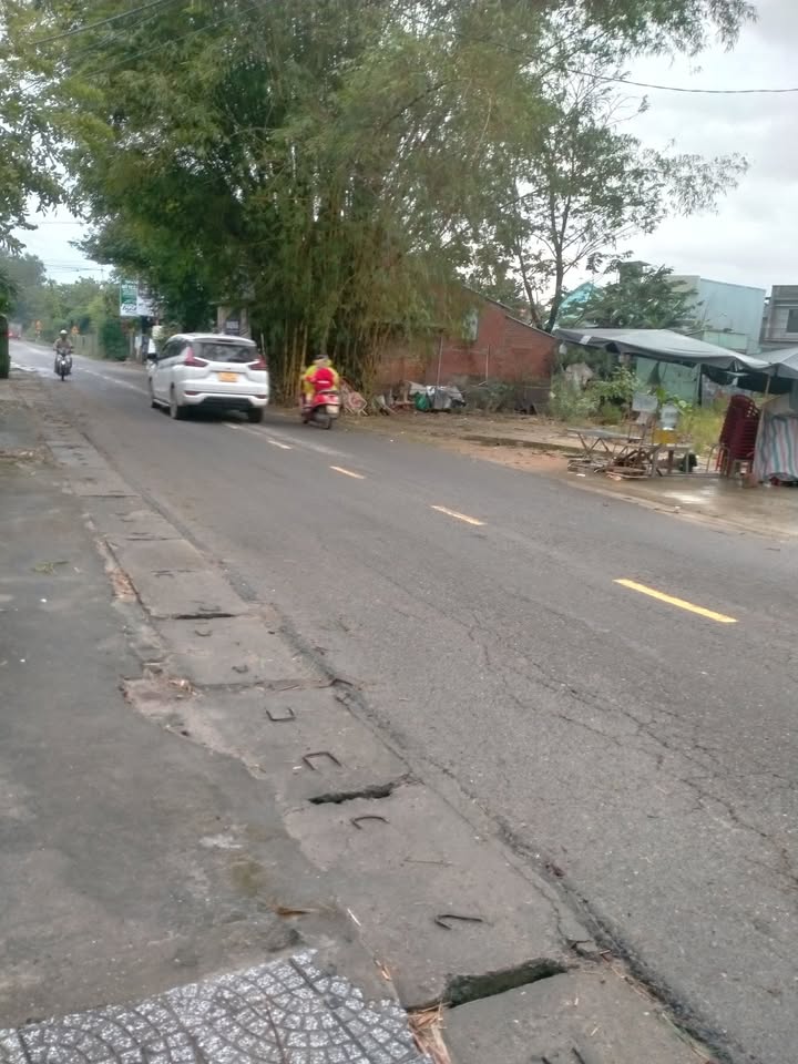 Lô đất mặt tiền Túy Loan 360m² giá 2.8 tỷ - Thích hợp mở quán cafe!