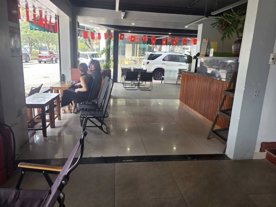 Cho thuê tòa nhà lô góc mặt phố Việt Hưng 100m² giá 45 triệu - Kinh doanh đỉnh cao!