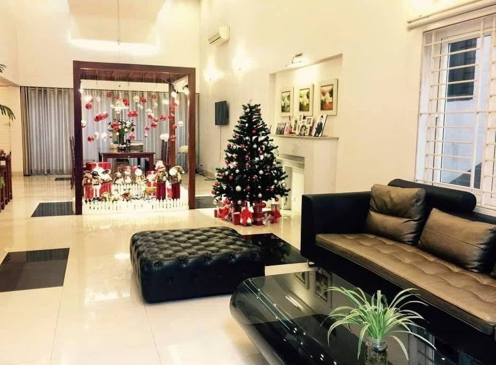 Biệt thự sân vườn Bồ Đề, Long Biên 300m² giá 65 triệu - Full nội thất sang trọng!