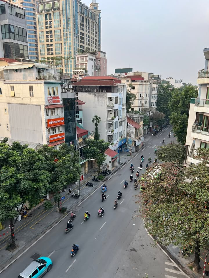 Nhà phố Huế, Hai Bà Trưng 120m² giá hơn 100 tỷ - Kinh doanh đỉnh cao!