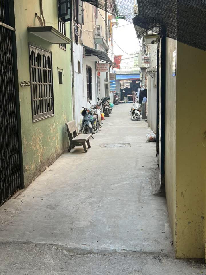 Bán đất Thụy Phương Bắc Từ Liêm 34m² giá 4 tỷ - Sổ đỏ vuông vức, gần chợ và trường học!