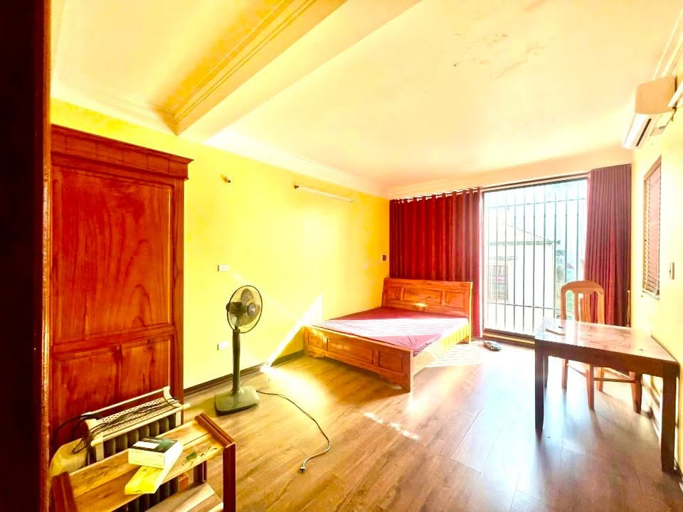 Nhà phố Nguyễn Văn Linh Thạch Bàn 50m² giá 9 tỷ - Vị trí đắc địa cho nhà đầu tư!