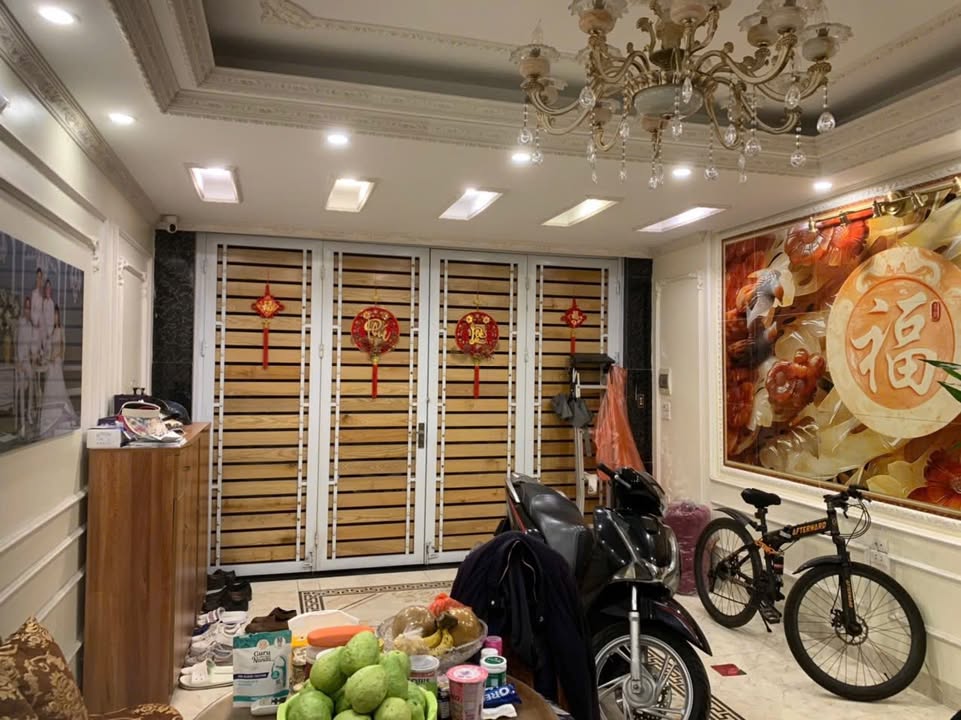 Nhà 48m² 5 tầng tại phường Bồ Đề, quận Long Biên - Giá chỉ 13.5 tỷ, vị trí đắc địa!