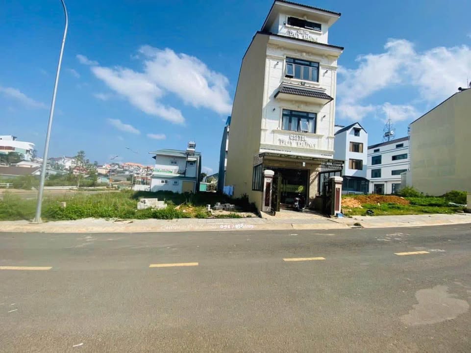Lô đất 110m² tại KQH Liên Hợp Thể Thao, Đà Lạt - Giá chỉ 8.2 tỷ, nhanh tay sở hữu!