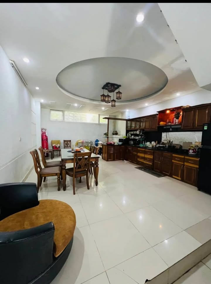 Nhà phố Mai Hắc Đế, Đà Lạt 90m² giá 8 tỷ - Nhà đẹp thoáng sáng, ô tô vào tận nơi!