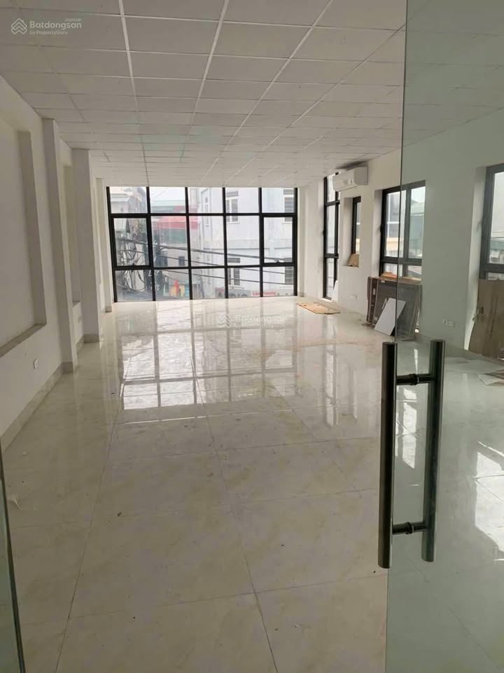 Nhà mặt đường Hoàng Hoa Thám, Ba Đình 120m² giá 50 triệu - Phù hợp cho văn phòng và spa!