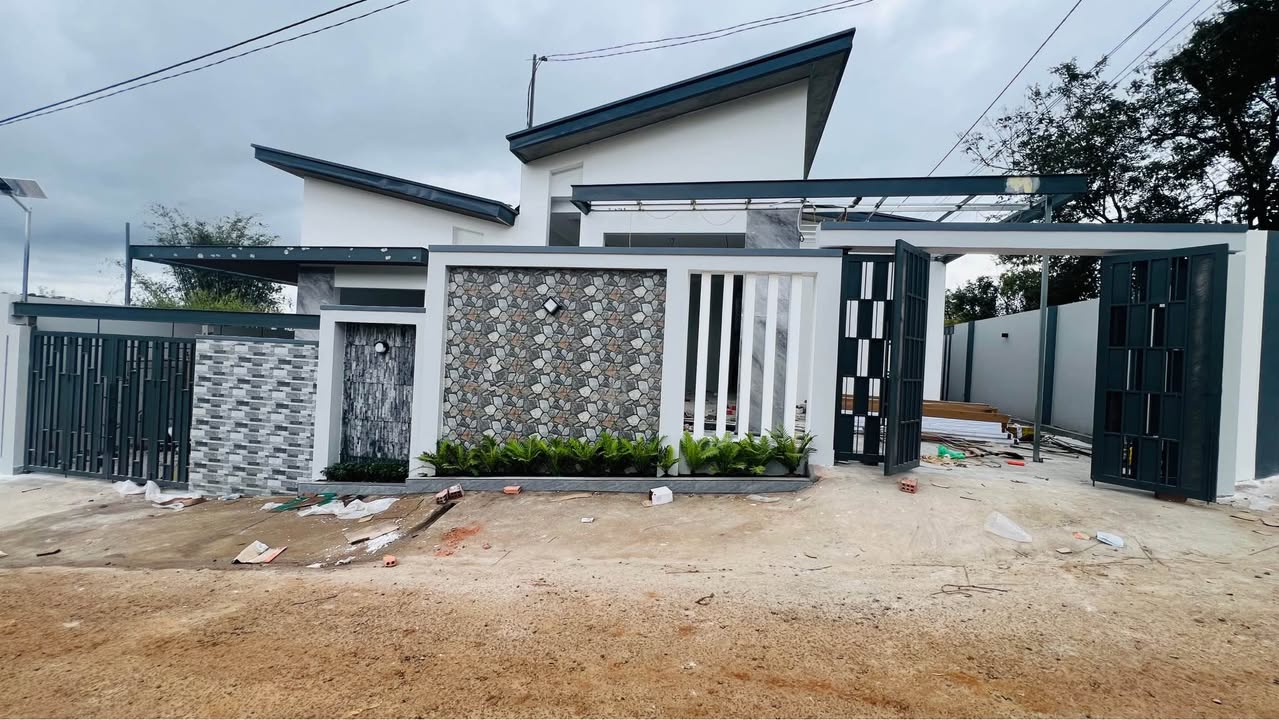 Nhà góc 2 mặt tiền hẻm 125 Hoàng Sa, Gia Lai 150m² giá 2.1 tỷ - Tặng sofa và bàn ăn!