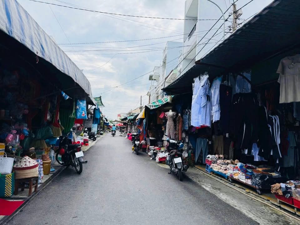 Nhà 1 Trệt 1 Lầu Tân Thông Hội 130m² giá 5.3 tỷ - Kinh doanh sầm uất!