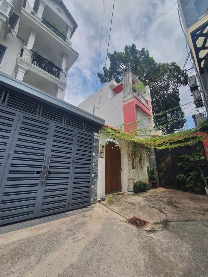 Nhà 3 Tầng Hẻm Xe Hơi Võ Văn Ngân 72m² giá 7 tỷ - Sẵn Sàng Vào Ở!