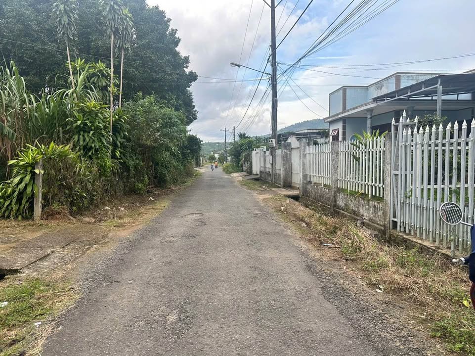 Nhà Hẻm Ngô Tất Tố, Bảo Lộc 560m² giá 3 tỷ - Sân đậu ô tô rộng rãi!