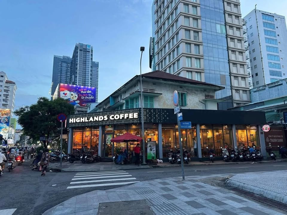 Mặt bằng kinh doanh lô góc phố Tây Sơn, Đống Đa 250m² giá 65 triệu - Địa điểm lý tưởng cho mọi mô hình!