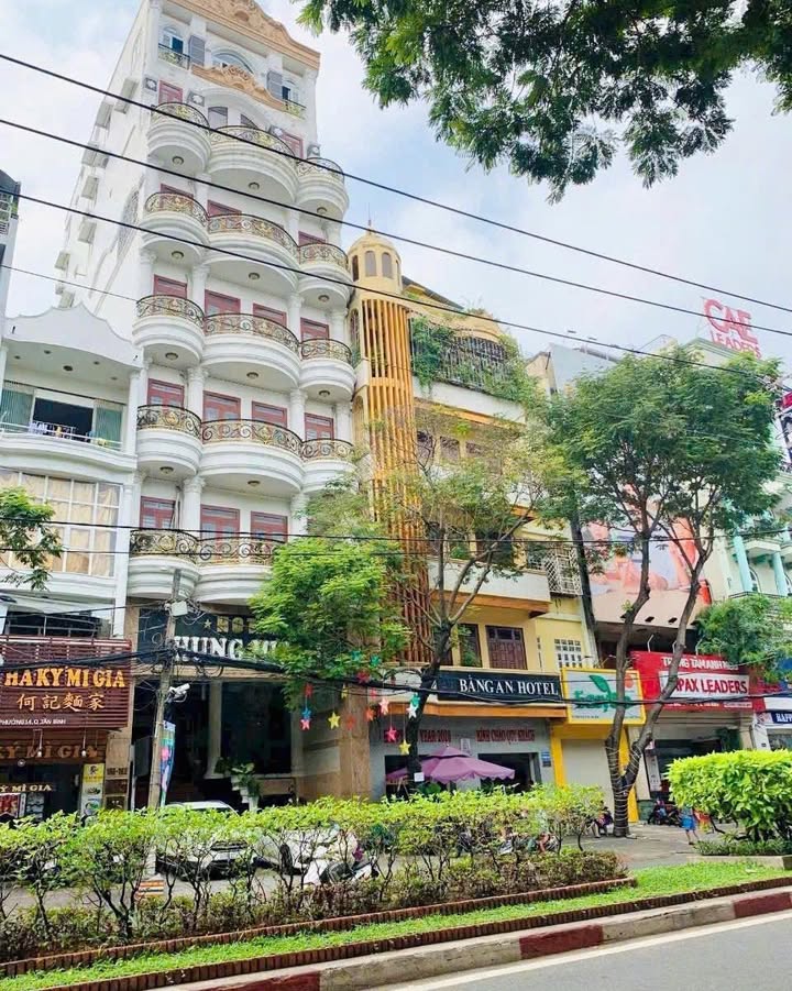 Khách sạn 10 tầng mặt tiền đường Bàu Cát, Tân Bình, 144m² - Dòng tiền cao, đầu tư sinh lời!