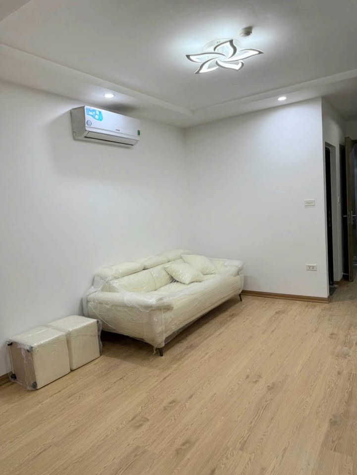 Căn hộ Ruby 3 Phúc Lợi 45m² giá 3.25 tỷ - Hướng Đông mát mẻ, ánh sáng tự nhiên!