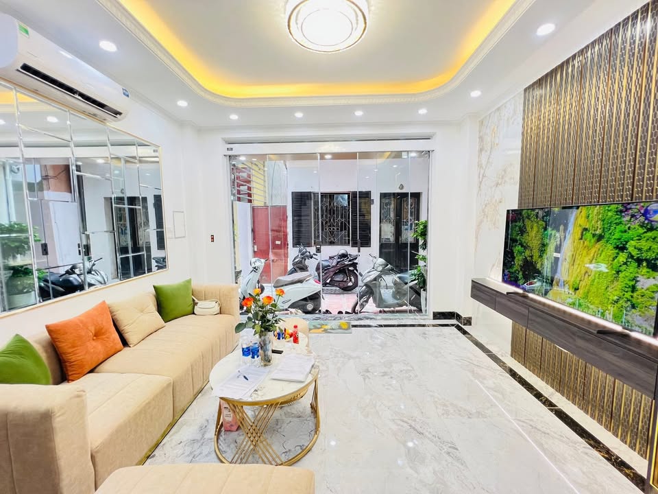 Nhà 7 tầng Tân Mai 33m² giá thỏa thuận - Nhà mới siêu đẹp, full nội thất!