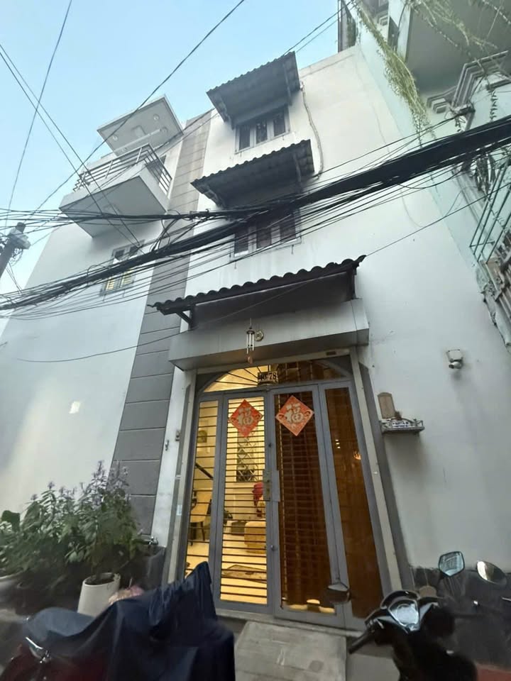 Nhà phố Trần Quang Diệu, Q3, 38m² giá thỏa thuận - Lô góc 2 mặt thoáng, tiện ích đầy đủ!