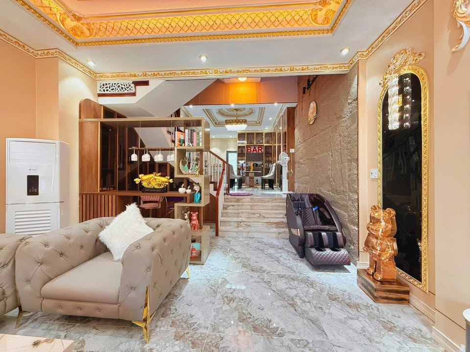 Nhà 3 tầng Hòa Xuân, Đà Nẵng 122m² giá 10.2 tỷ - Nội thất cao cấp, sẵn sàng vào ở!