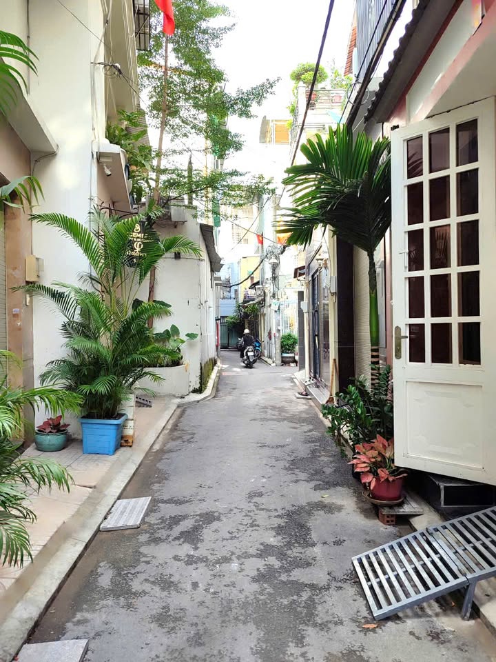 Nhà phố 4 tầng Phan Xích Long 41m² giá 7.6 tỷ - Nở hậu tài lộc, chính chủ bán gấp!